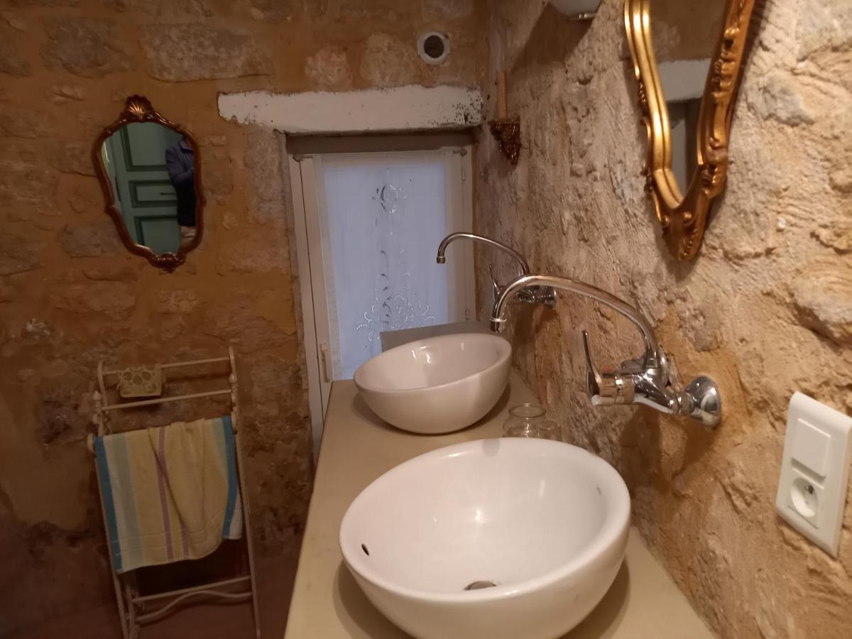 chambre d hôtes les remparts Saint-Cyprien  Extérieur photo